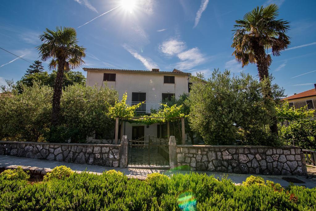 Apartments Maestral Malinska Exterior foto
